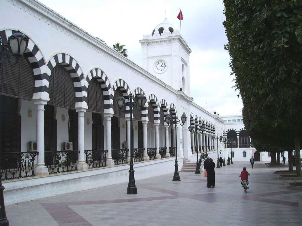 Tunis - Place de la Kasbah